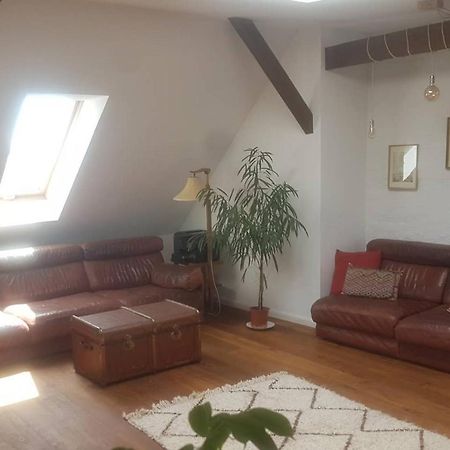Helle Dachgeschosswohnung Fuer 8 Personen In Zentraler Lage Berlim Exterior foto