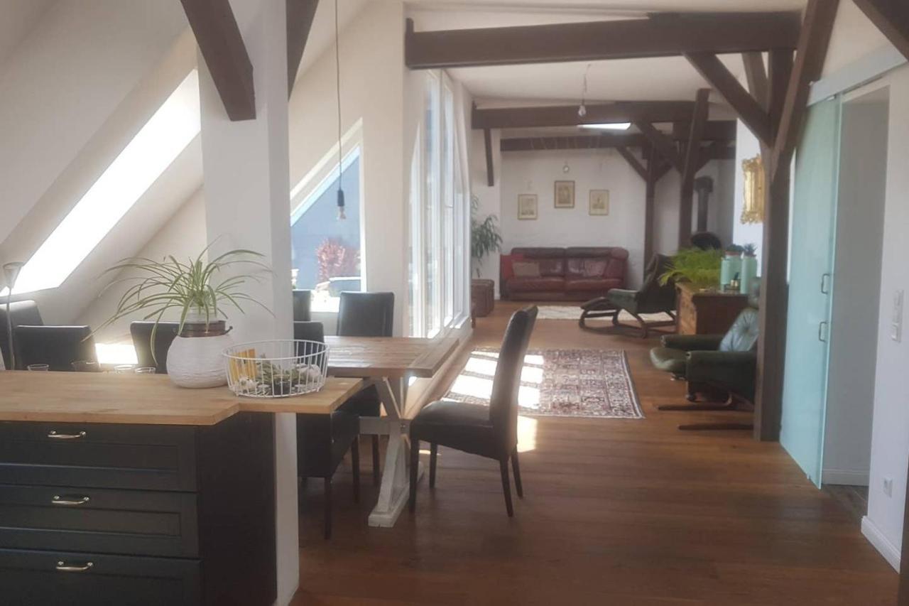 Helle Dachgeschosswohnung Fuer 8 Personen In Zentraler Lage Berlim Exterior foto