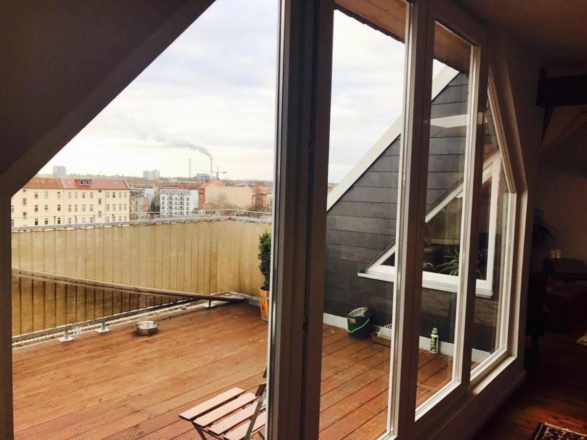 Helle Dachgeschosswohnung Fuer 8 Personen In Zentraler Lage Berlim Exterior foto